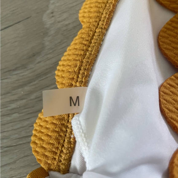 Cupshe Bathing Suit Ruffles - Picture 2 of 3